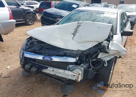 2011 Ford Fusion S z USA, uszkodzony, nr VIN 3FAHP0GAXBR268804